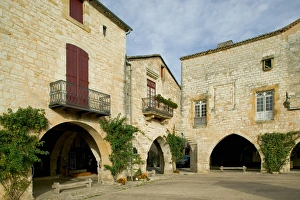 Images Dated 25th October 2004: Place des Corniers, Montpazier, Dordogne, Perigord, France. A bastide or fortified town
