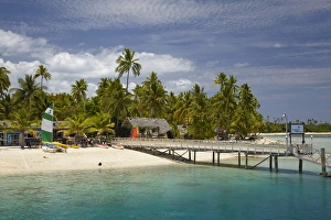 Images Dated 24th October 2011: Plantation Island Resort, Malolo Lailai Island, Mamanuca Islands, Fiji, South Pacific