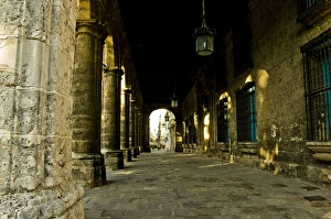 Images Dated 1st January 2010: Plaza de Armas in Old Havana, Cuba