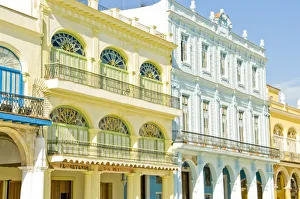 Images Dated 1st January 2010: Plaza Vieja, Old Square in Old Havana, Habana Vieja, Cuba