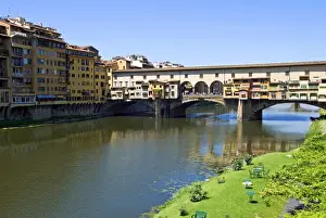 Images Dated 11th July 2012: Ponte Vecchio (1345), Firenze, UNESCO WORLD Heritage Site, Tuscany, Italy