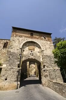 Images Dated 29th April 2007: Porta delle Farine, Montepulciano, Val d Orcia, Siena province, Tuscany, Italy