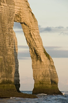 Images Dated 23rd August 2008: Porte d Aval arch, Etretat, Normandy, FRANCE