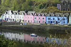 Images Dated 9th May 2006: Portree, Scotland. Some beautifully colored houses welcome travelers into the port town of portree