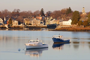 Images Dated 27th November 2004: Portsmouth Harbor in early morning. Portsmouth, New Hampshire