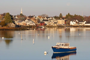 Images Dated 27th November 2004: Portsmouth Harbor in early morning. Portsmouth, New Hampshire