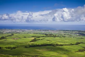 Images Dated 4th May 2017: Portugal, Azores, Terceira Island, Serra do Cume towards Praia da Vitoria