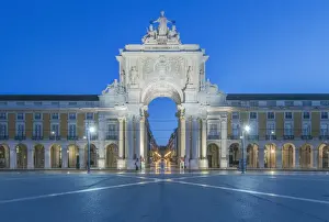 Images Dated 22nd May 2015: Portugal, Lisbon, Baixa, Arco da Rua Augusta (August Street Arch) at Dawn