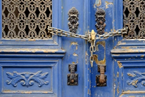 Images Dated 20th June 2015: Portugal, Lisbon. Hostoric Alfama district, blue door with chain lock