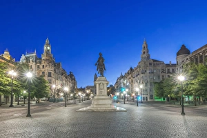 Images Dated 27th May 2015: Portugal, Porto, Avenida dos Aliados at Dawn