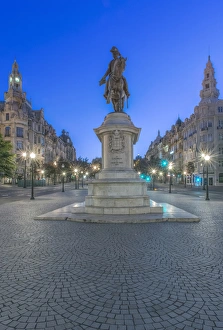 Images Dated 27th May 2015: Portugal, Porto, Avenida dos Aliados at Dawn