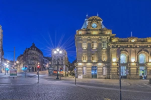 Portugal, Porto, Sao Bento Station at Dawn