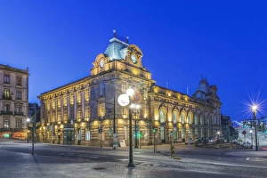 Portugal, Porto, Sao Bento Station at Dawn