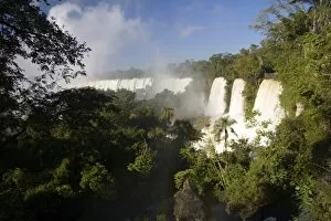 Images Dated 5th June 2007: Puerto Iguazu, Argentina. The breathtaking waterfalls of Puerto Iguazu and Foz de Iguazu (Brazil)