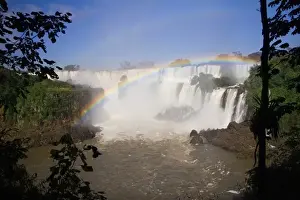 Images Dated 5th June 2007: Puerto Iguazu, Argentina. The breathtaking waterfalls of Puerto Iguazu and Foz de Iguazu (Brazil)