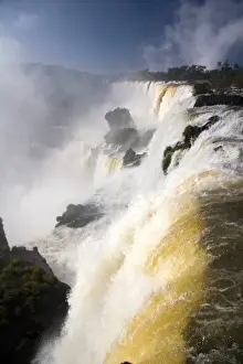 Images Dated 5th June 2007: Puerto Iguazu, Argentina. The breathtaking waterfalls of Puerto Iguazu and Foz de Iguazu (Brazil)