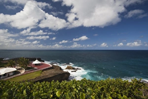 Images Dated 16th December 2009: Puerto Rico, North Coast, Arecibo, Arecibo Lighthouse Park, coastlline