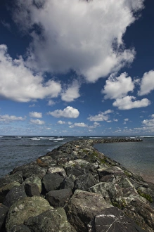 Images Dated 17th December 2009: Puerto Rico, North Coast, Dorado, Dorado Beach breakwater