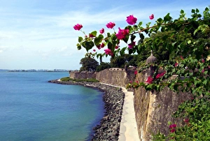 Puerto Rico, San Juan, Fort San Felipe del Morro, view of waterfront walkway