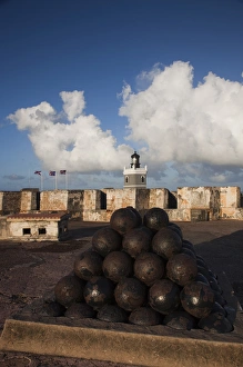 Images Dated 10th December 2009: Puerto Rico, San Juan, Old San Juan, San Felipe del Morro Fort, El Morro lighthouse