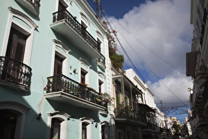 Images Dated 11th December 2009: Puerto Rico, San Juan, Old San Juan, colorful buildings
