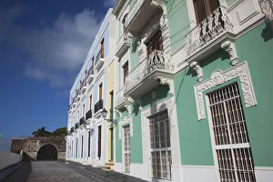 Images Dated 11th December 2009: Puerto Rico, San Juan, Old San Juan, building detail on Tetuan Street