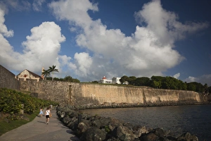 Images Dated 11th December 2009: Puerto Rico, San Juan, Old San Juan, El Morro Fortress, fortress walls
