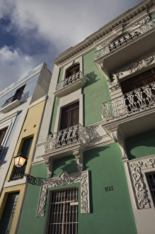 Images Dated 11th December 2009: Puerto Rico, San Juan, Old San Juan, buildings on Tetuan Street, late afternoon