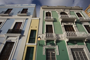 Images Dated 11th December 2009: Puerto Rico, San Juan, Old San Juan, buildings on Tetuan Street, late afternoon