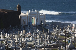 Images Dated 10th December 2009: Puerto Rico, San Juan, Old San Juan Cemetery