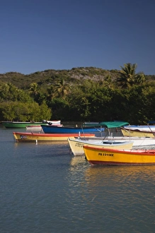 Images Dated 14th December 2009: Puerto Rico, South Coast, Guanica, Bahia de la Ballena bay, boats