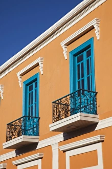 Images Dated 13th December 2009: Puerto Rico, South Coast, Ponce, Plaza Las Delicias, colonial-era building detail