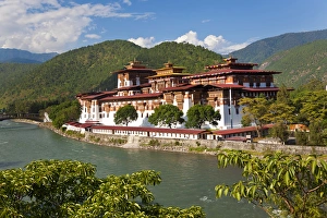 Images Dated 3rd October 2011: Punakha Dzong or monastery, Punakha, Bhutan