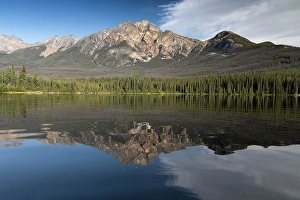 Images Dated 1st October 2023: Pyramid Mountain and Pyramid Lake, Jasper National Park. Alberta, Canada