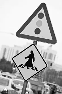 Images Dated 14th February 2007: Qatar, Ad Dawhah, Doha. Arabian Pedestrian Crossing Sign / Al-Corniche Street