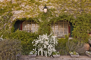 Images Dated 21st April 2012: Quaint rural Inn, France