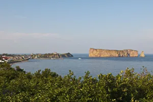 Images Dated 15th August 2009: Quebec, Canada. Perce and Rocher Perce (Perce Rock)
