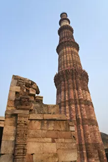 Images Dated 29th October 2006: Qutb Minar and its monuments (UNESCO World Heritage site), Delhi, India