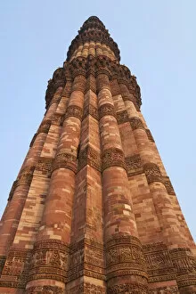 Images Dated 29th October 2006: Qutb Minar and its monuments (UNESCO World Heritage site), Delhi, India