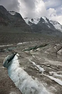 Radial crevasses of the glacier Pasterze near Grossglockner