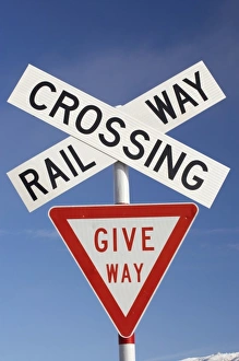 Images Dated 1st July 2009: Railway Crossing, Sutton, near Middlemarch, Strath Taieri, Otago, South Island, New