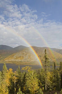 Images Dated 2nd September 2006: A rainbow arcs over autumn colors and Grayling Lake along the James Dalton Highway