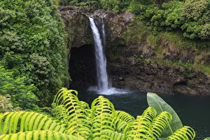 Images Dated 5th February 2016: Rainbow Falls (80 ft drop), Wailuku River State Park Hilo, Big Island, Hawaii, USA