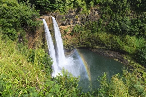 Images Dated 3rd December 2011: Rainbow in Wailua Falls, Kauai. Hawaii. USA