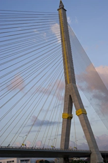 Images Dated 22nd November 2006: Rama VIII Bridge chao phraya river