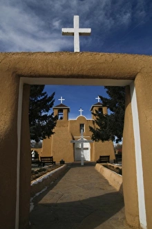 Images Dated 5th December 2009: Rancho de Taos, New Mexico, United States. San Francisco de Asis adobe cathedral