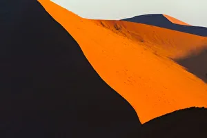 Images Dated 10th September 2018: Red sand Dune 45 in southern Namib Desert. Sossusvlei, Namib-Naukluft National Park