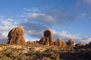 Images Dated 17th February 2009: Red sandstone pinnacles in Arches National Park, Utah