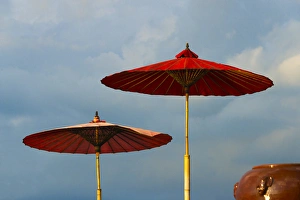Images Dated 21st March 2015: Red umbrellas on Inle Lake, Shan State, Myanmar