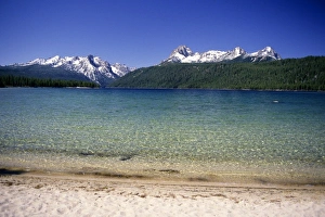 Images Dated 9th May 2007: Redfish Lake and the Sawtooth Mountains in Stanley, Idaho